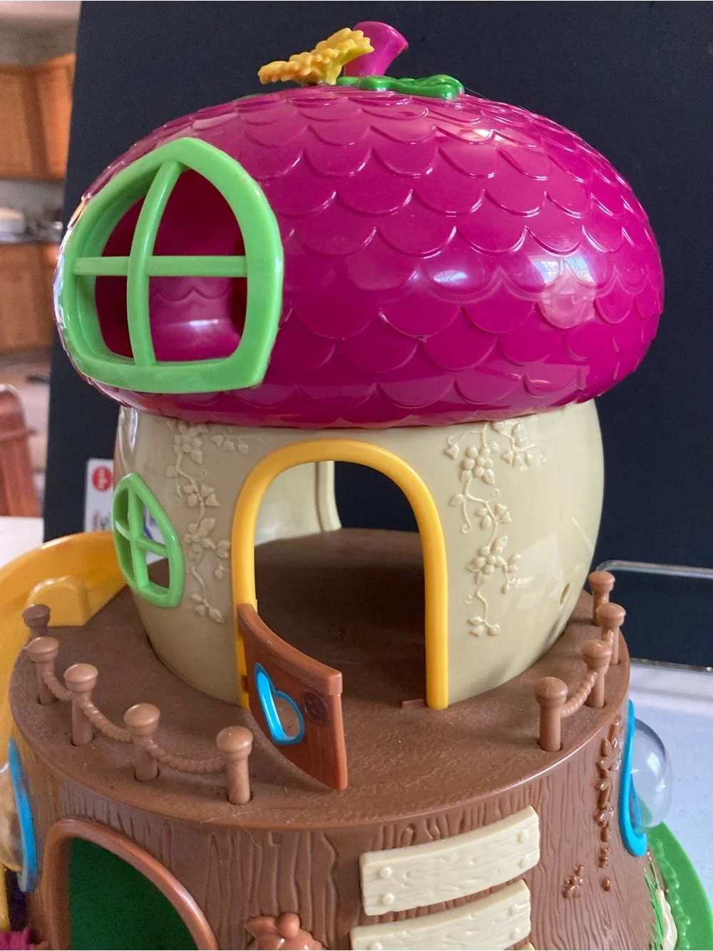 Woodzeez Acorn Treehouse Mushroom Playhouse Adventure Toy Li- Pink & Yellow